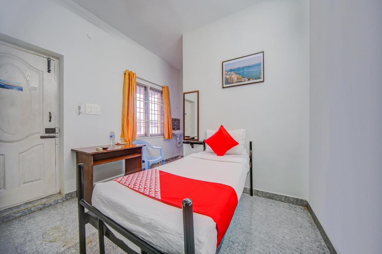 Oyo 81673 D Anchorage Inn Pondicherry Esterno foto