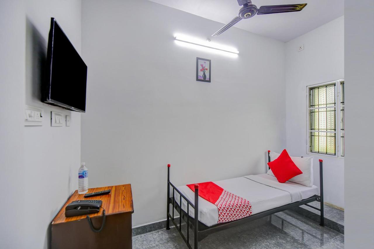 Oyo 81673 D Anchorage Inn Pondicherry Esterno foto