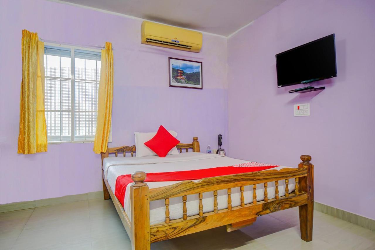 Oyo 81673 D Anchorage Inn Pondicherry Esterno foto